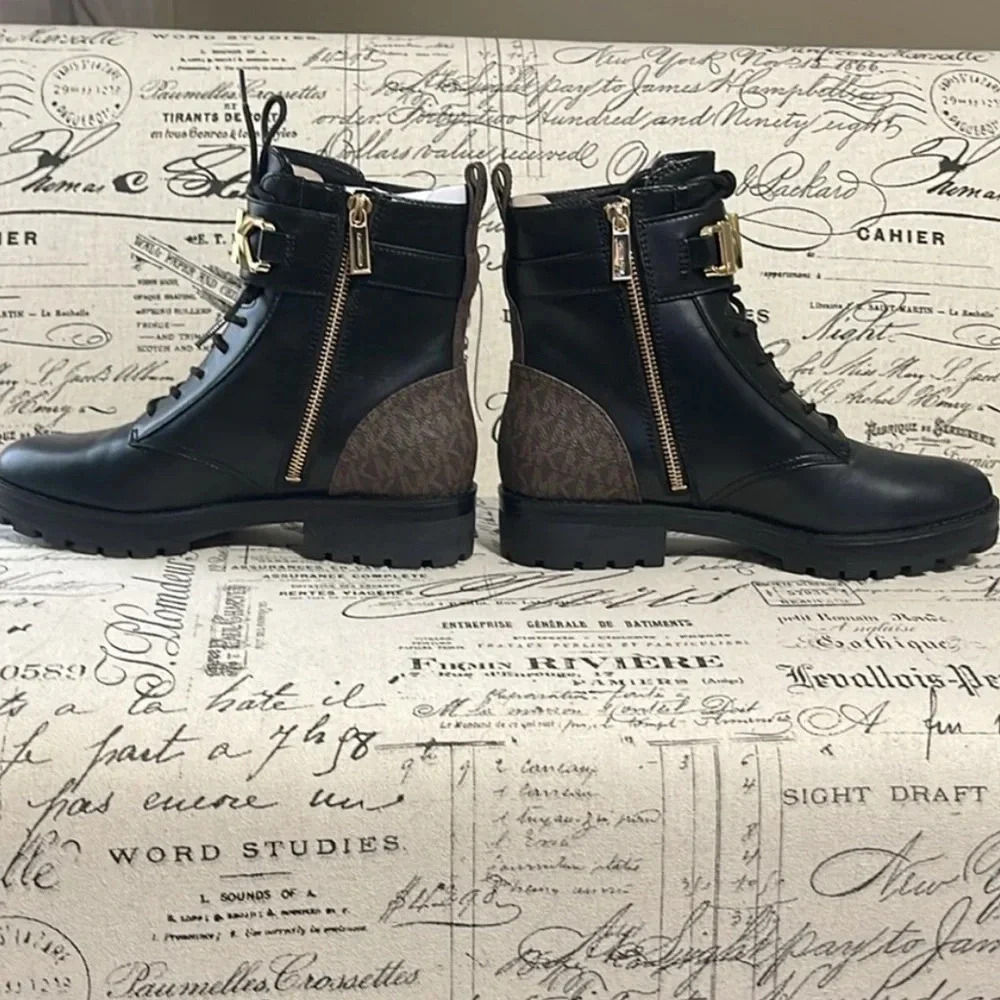 *Final Price* Michael Kors Reed Lace Up Boots black/brown gold logo NEW Size 7.5 - Picture 3 of 7